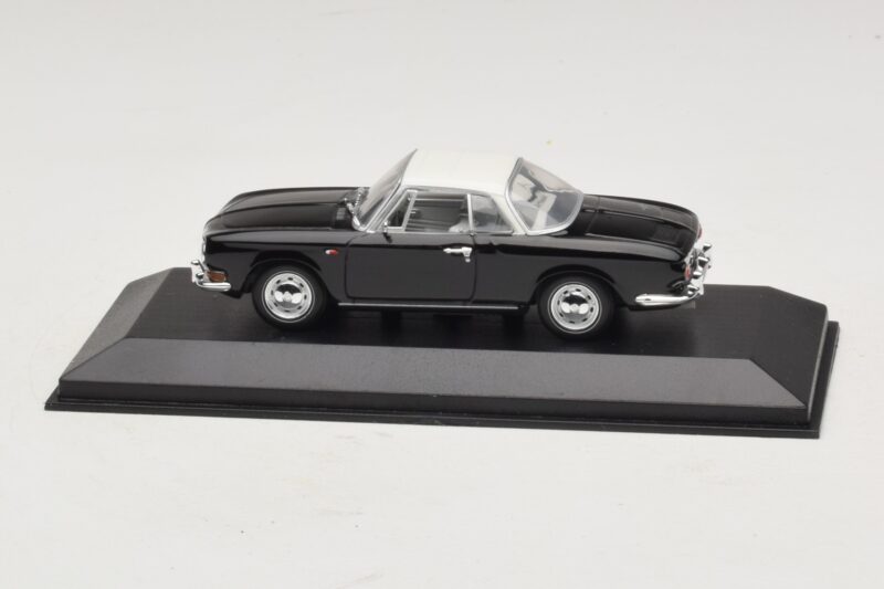 Volkswagen Karmann Ghia Preto com tejadilho branco Minichamps 1:43 430050224 Metal