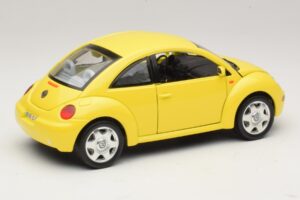 Volkswagen New Beetle A4 Amarelo Bburago 1:18 3302 Metal - imagem 3 de 8