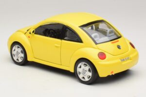 Volkswagen New Beetle A4 Amarelo Bburago 1:18 3302 Metal - imagem 7 de 8