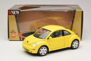 Volkswagen New Beetle A4 Amarelo Bburago 1:18 3302 Metal - imagem 8 de 8