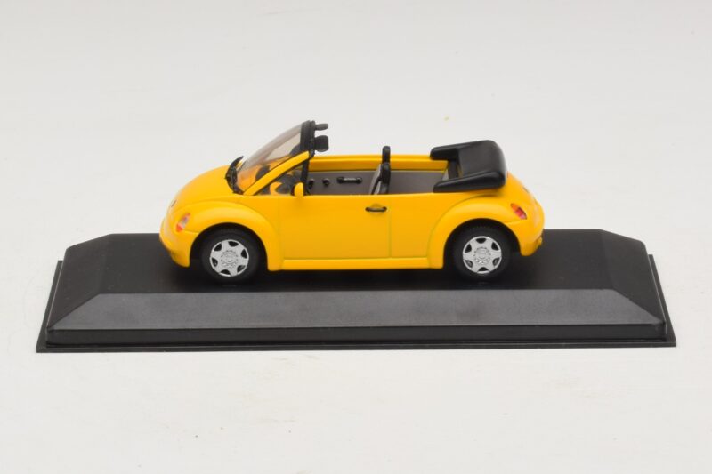 Volkswagen New Beetle Cabriolet Amarelo Minichamps 1:43 BEETLE002 Metal