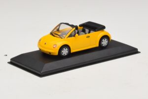 Volkswagen New Beetle Cabriolet Amarelo Minichamps 1:43 BEETLE002 Metal - imagem 2 de 5