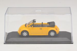 Volkswagen New Beetle Cabriolet Amarelo Minichamps 1:43 BEETLE002 Metal - imagem 4 de 5