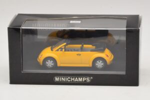 Volkswagen New Beetle Cabriolet Amarelo Minichamps 1:43 BEETLE002 Metal - imagem 5 de 5