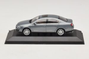 Volkswagen Passat B6 Cinzento Metálico Minichamps 1:43 PASSAT006 Metal