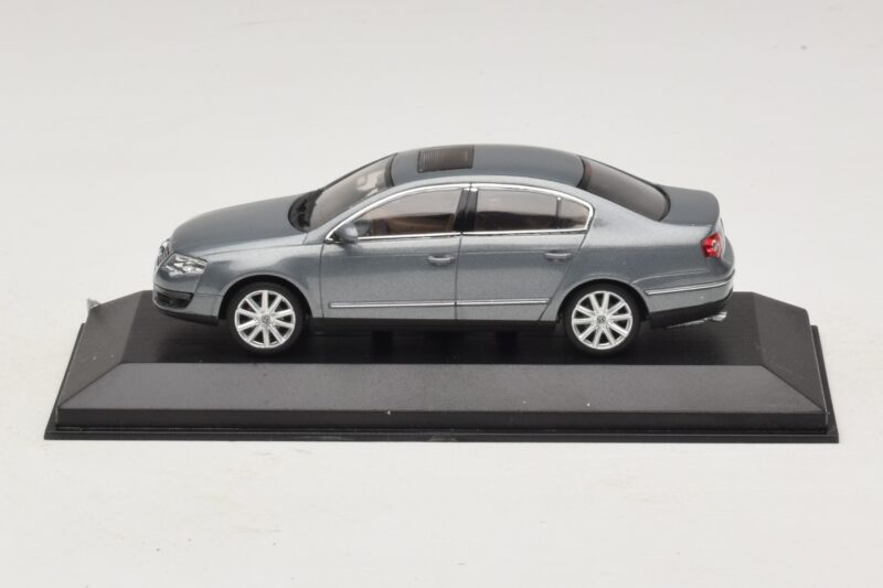 Volkswagen Passat B6 Cinzento Metálico Minichamps 1:43 PASSAT006 Metal