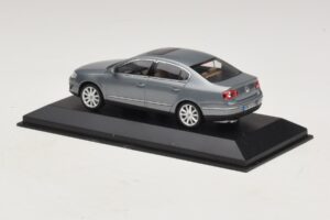 Volkswagen Passat B6 Cinzento Metálico Minichamps 1:43 PASSAT006 Metal - imagem 3 de 5