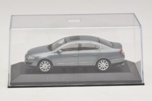 Volkswagen Passat B6 Cinzento Metálico Minichamps 1:43 PASSAT006 Metal - imagem 4 de 5