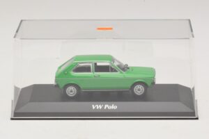 Volkswagen Polo Mk1 Verde Maxichamps 1:43 940050501 Metal - imagem 4 de 5