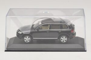 Volkswagen Touareg 7L Preto Minichamps 1:43 TOUAREG002 Metal - imagem 4 de 5