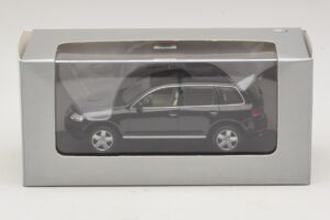 Volkswagen Touareg 7L Preto Minichamps 1:43 TOUAREG002 Metal - imagem 5 de 5