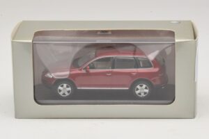 Volkswagen Touareg 7L Vermelho Minichamps 1:43 TOUAREG003 Metal - imagem 5 de 5