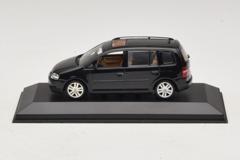 Volkswagen Touran 1T Preto Minichamps 1:43 TOURAN005 Metal