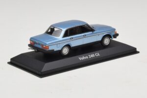 Volvo 240 GL Blue Metallic Maxichamps 1:43 940171400 Metal - imagem 2 de 5