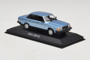 Volvo 240 GL Blue Metallic Maxichamps 1:43 940171400 Metal - imagem 3 de 5