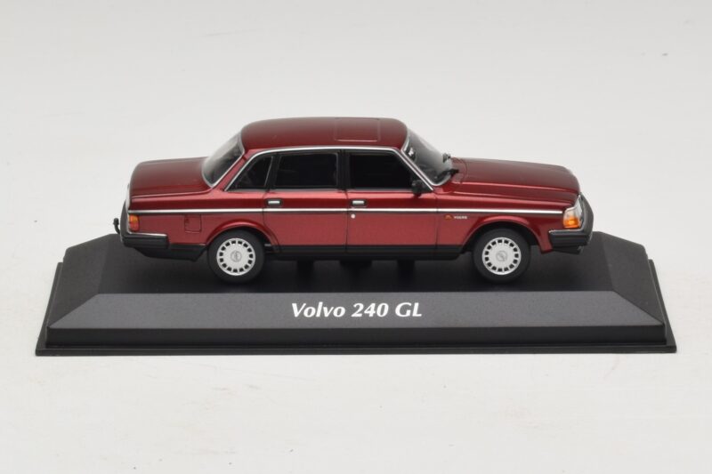 Volvo 240 GL Dark Red Metallic Maxichamps 1:43 940171401 Metal