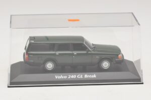 Volvo 240 GL Carrinha Verde Escuro Maxichamps 1:43 940171411 Metal - imagem 4 de 5