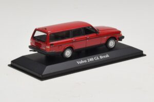 Volvo 240 GL Carrinha Vermelho Maxichamps 1:43 940171410 Metal - imagem 2 de 5