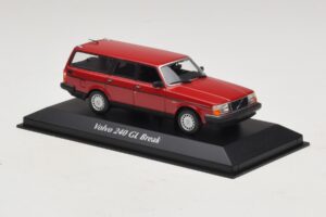 Volvo 240 GL Carrinha Vermelho Maxichamps 1:43 940171410 Metal - imagem 3 de 5
