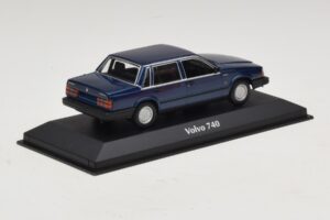 Volvo 740 Dark Blue Metallic Maxichamps 1:43 940171701 Metal - imagem 2 de 5