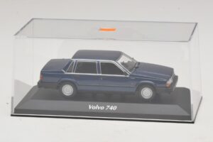 Volvo 740 Dark Blue Metallic Maxichamps 1:43 940171701 Metal - imagem 4 de 5