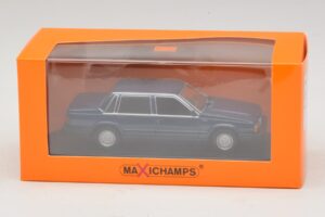 Volvo 740 Dark Blue Metallic Maxichamps 1:43 940171701 Metal - imagem 5 de 5