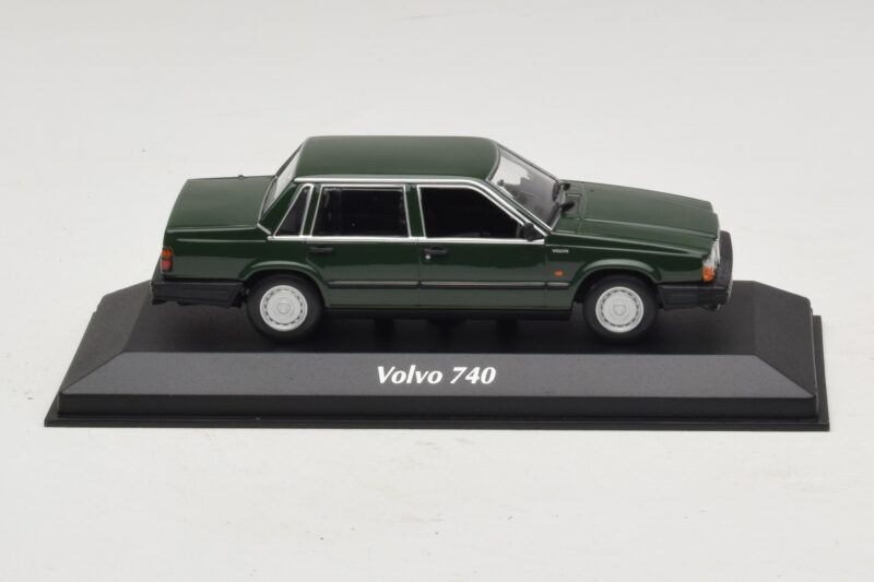 Volvo 740 Verde Escuro Maxichamps 1:43 Volvo 740 Verde Escuro Maxichamps 1:43 940171700 Metal