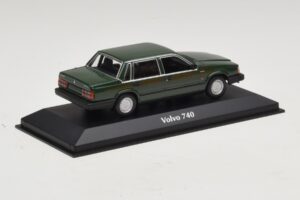 Volvo 740 Verde Escuro Maxichamps 1:43 940171700 Metal - imagem 2 de 5