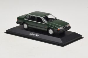 Volvo 740 Verde Escuro Maxichamps 1:43 940171700 Metal - imagem 3 de 5